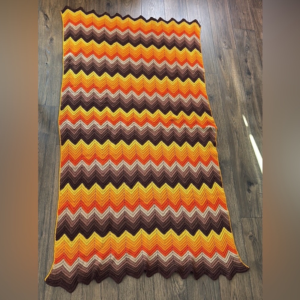 Vintage 70’s Handmade Chevron Crochet Afghan 78”x41” Excellent